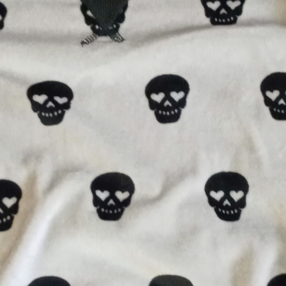 A croped sweater - Picture 3 of 3